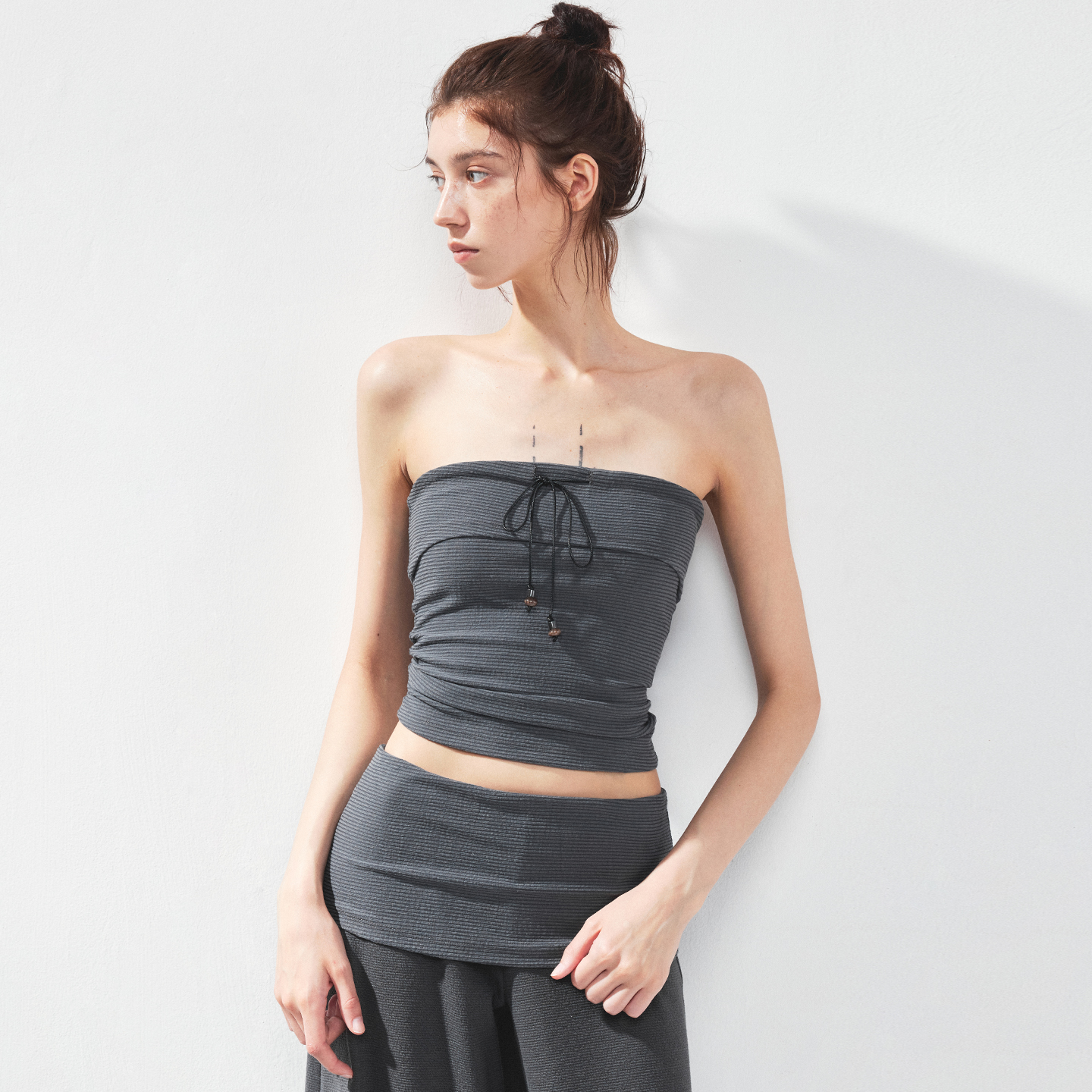 KVKV 深灰条纹翻折系带抽绳运动抹胸