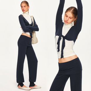 KVKV 羊毛肤感藏蓝白拼色小高领挖肩运动瑜伽背心绑带长袖两件套