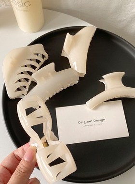 High sense big grab big hairpin the back of the head Korean