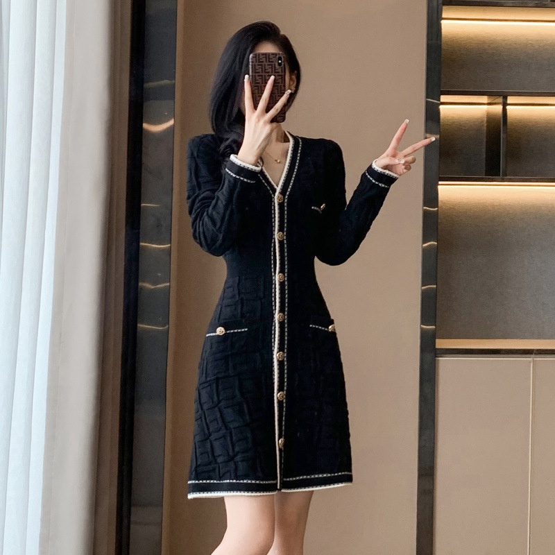 新款黑色针织连衣裙女秋冬季2025新款洋气法式感打底显瘦气质