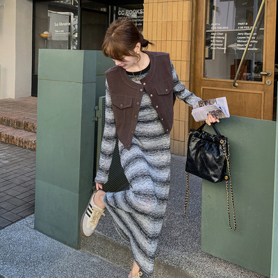 2025新款时尚减龄条纹针织连衣裙套装女2025早秋新款美拉德穿搭