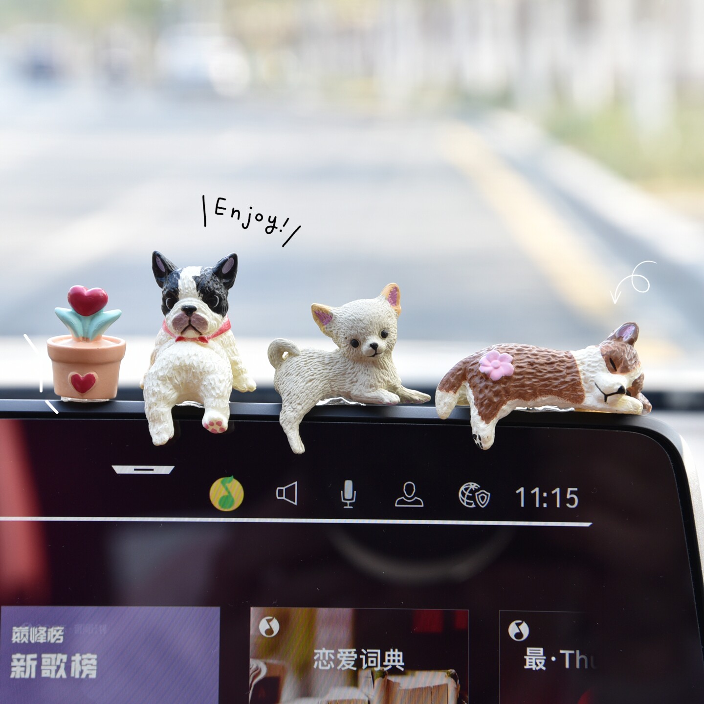 汽车中控台屏幕电脑显示器可爱小狗车载趴趴摆件公仔车内装饰用品