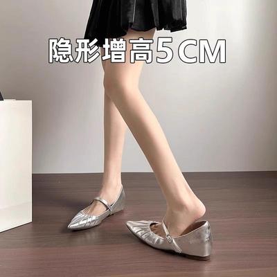 香港内增高尖头浅口单鞋女外穿夏2025小个子坡跟褶皱玛丽珍小皮鞋