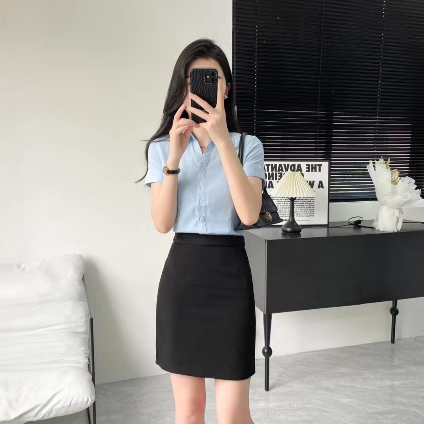 V领蓝色短袖衬衫女夏季薄款2024