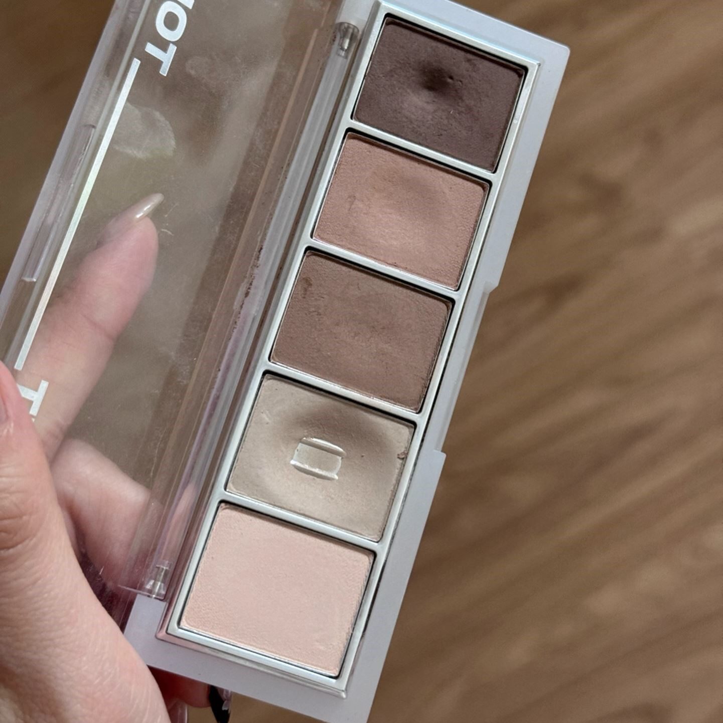 全哑光大地色消肿眼影盘品牌新款日常淡妆亚裔韩妆系灰粉棕低饱和