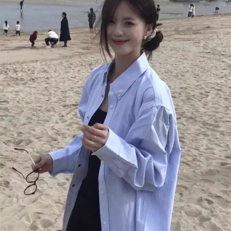 2025早春季韩系穿搭蓝色条纹衬衫上衣女装超好看长袖防晒衬衣外套