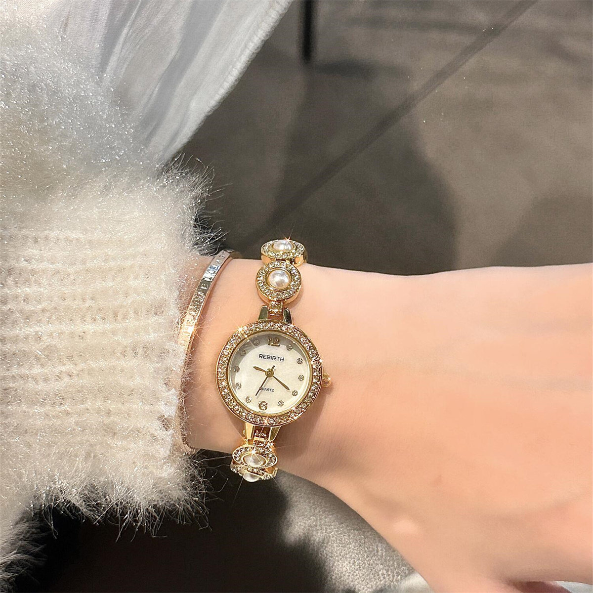 中古小香风珍珠手表女法式小众轻奢气质高级感精致贝母手链表
