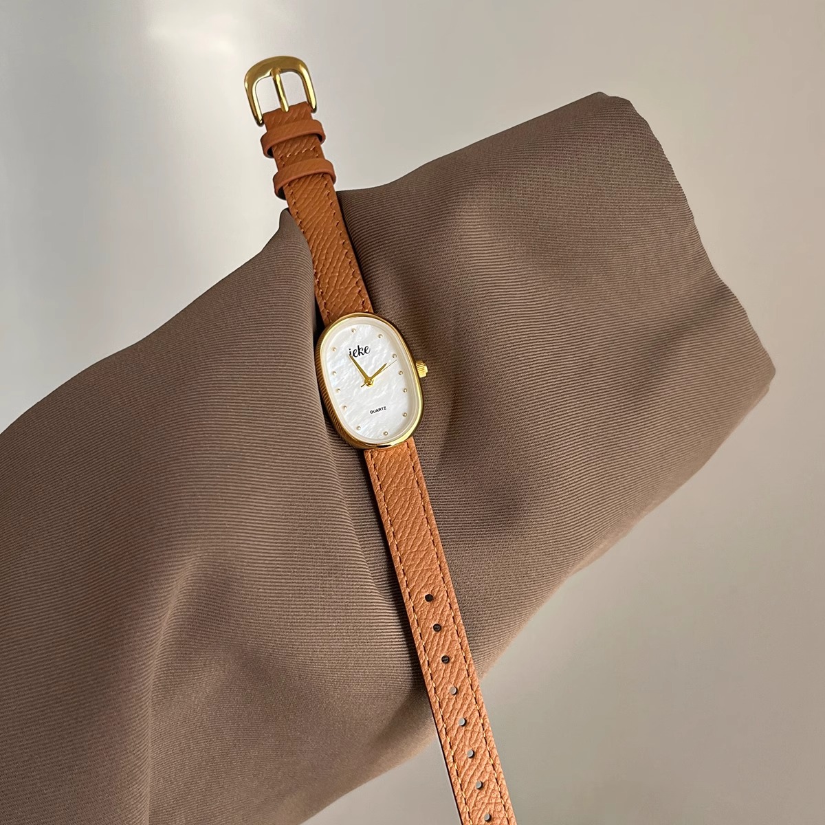 IEKE 中古风高级百搭椭圆形贝母手表女气质女士时髦百搭正品手表