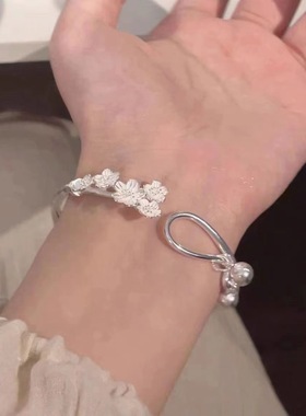 梅花铃铛中式手镯甜美灵动亮面