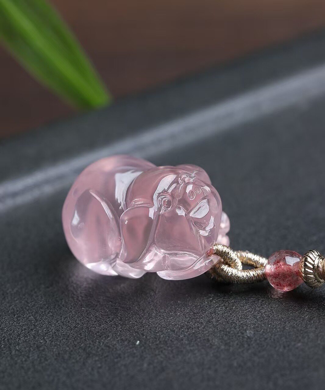 天然粉水晶生肖猪吊坠招财祝福护身粉晶芙蓉晶挂件本命年项链男女