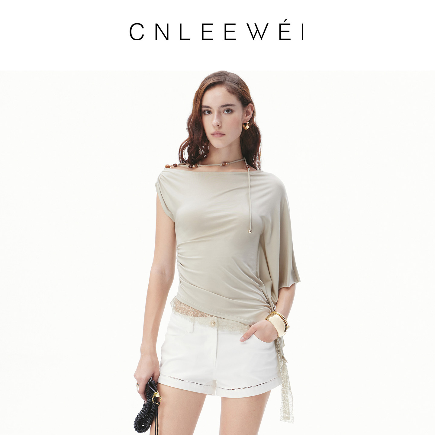 【新降】CNLEEWEI26春女士简约百搭短款一字领不对称蕾丝飞边上衣
