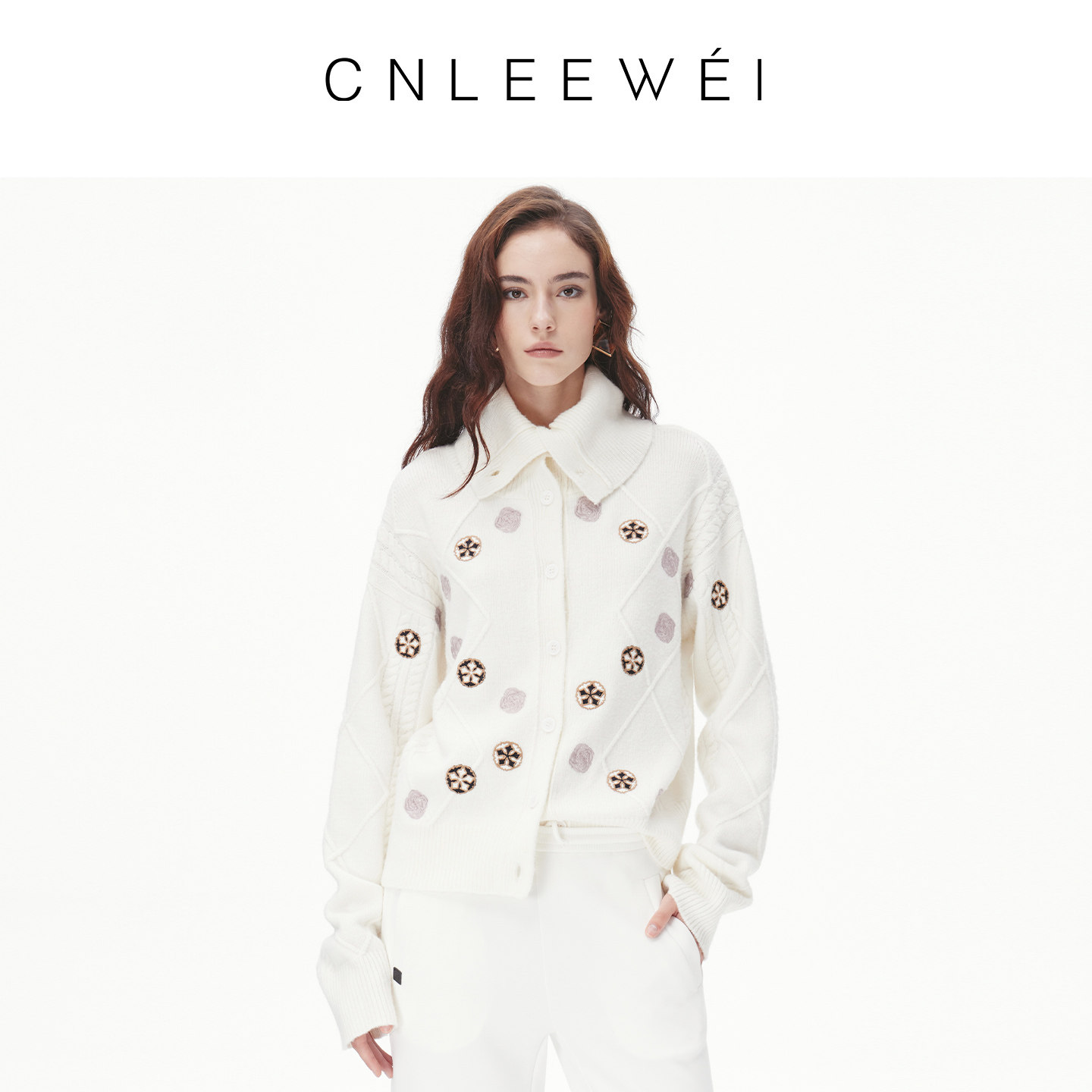 CNLEEWEI秋冬新款围巾套头白色毛衣提花绣花高领毛织针织开衫