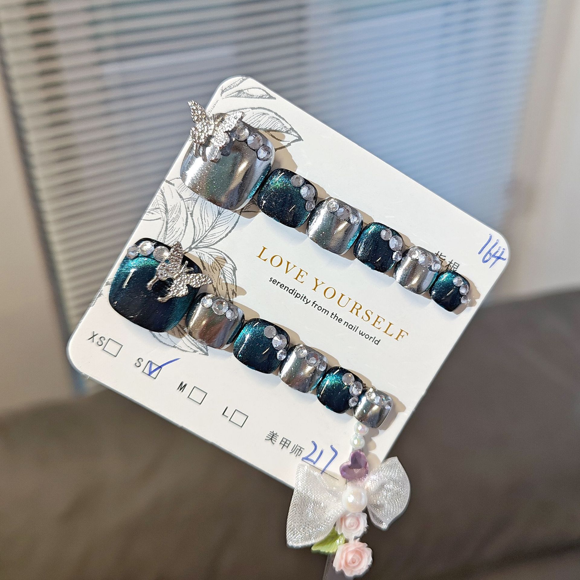 。12片纯手工脚甲穿戴甲片冰蓝猫眼夏季新款脚指甲贴片蝴蝶显白美