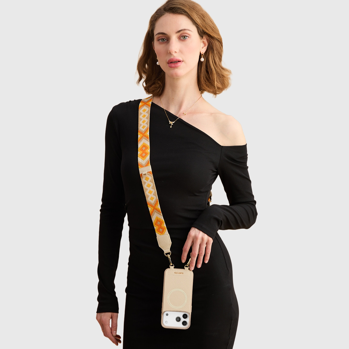 CUSTYPE官方适用苹果17promax手机壳斜挎可背16pro挂绳Magsafe磁吸新款17E/15超好看欧美轻奢手机背带保护套