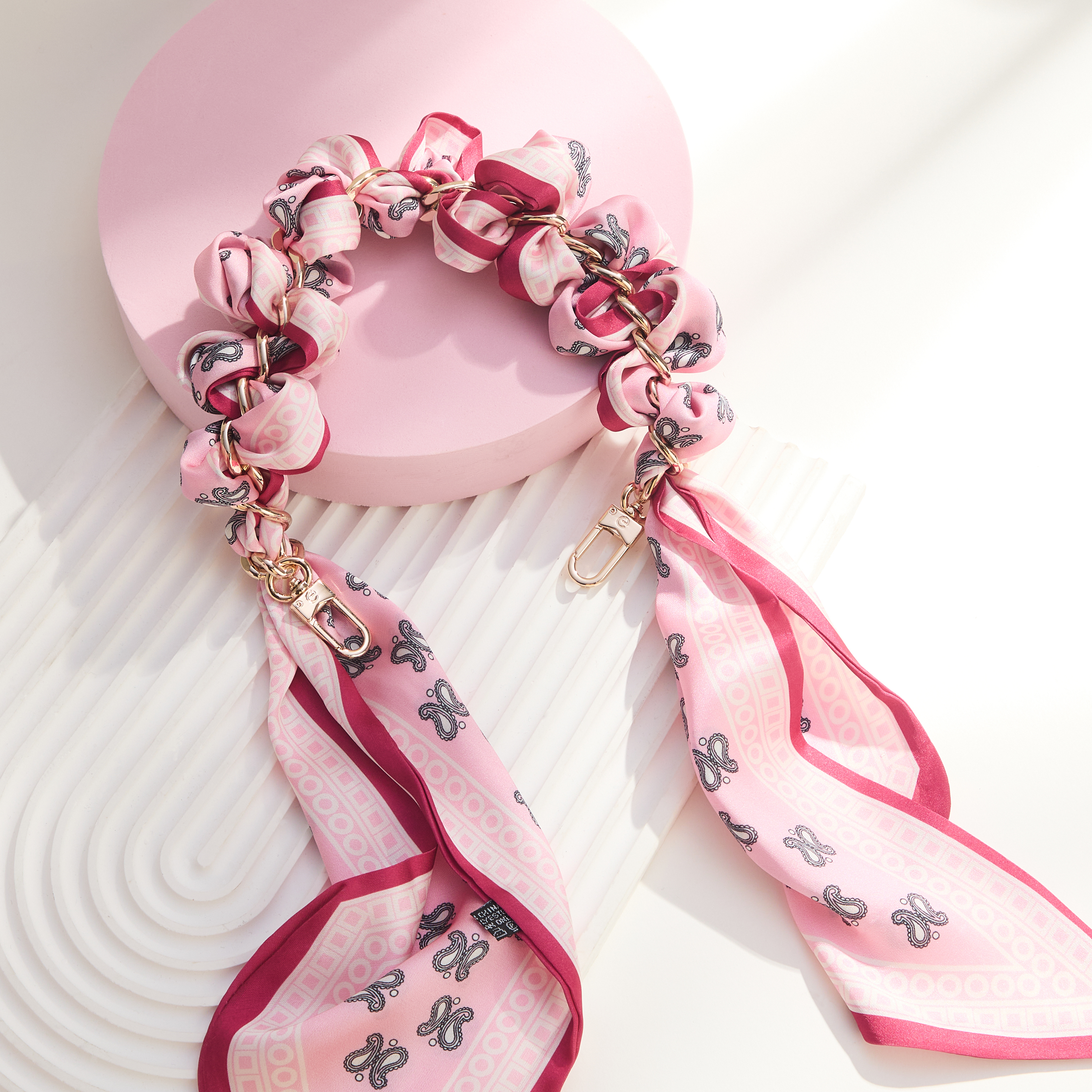 CUSTYPE手机挂绳丝巾编织穿皮短手链款挂链手机吊绳小众不撞款手腕带挂绳斜跨便携潮流奢华挂饰