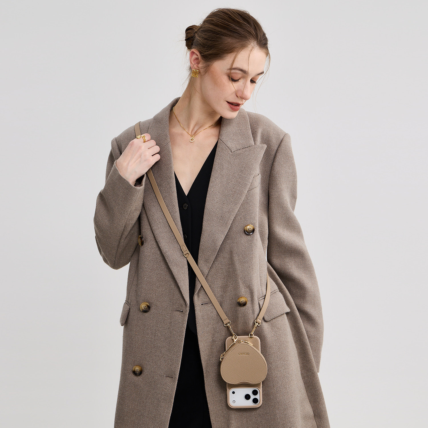 Custype适用于苹果17promax手机壳带挂绳斜挎可背iPhone16/15保护套14十五外壳小众高级感磁吸单肩口红爱心包