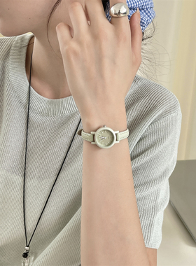 多巴胺小清新手表女款学生初高中小众高颜值圆形小表盘2025新款表