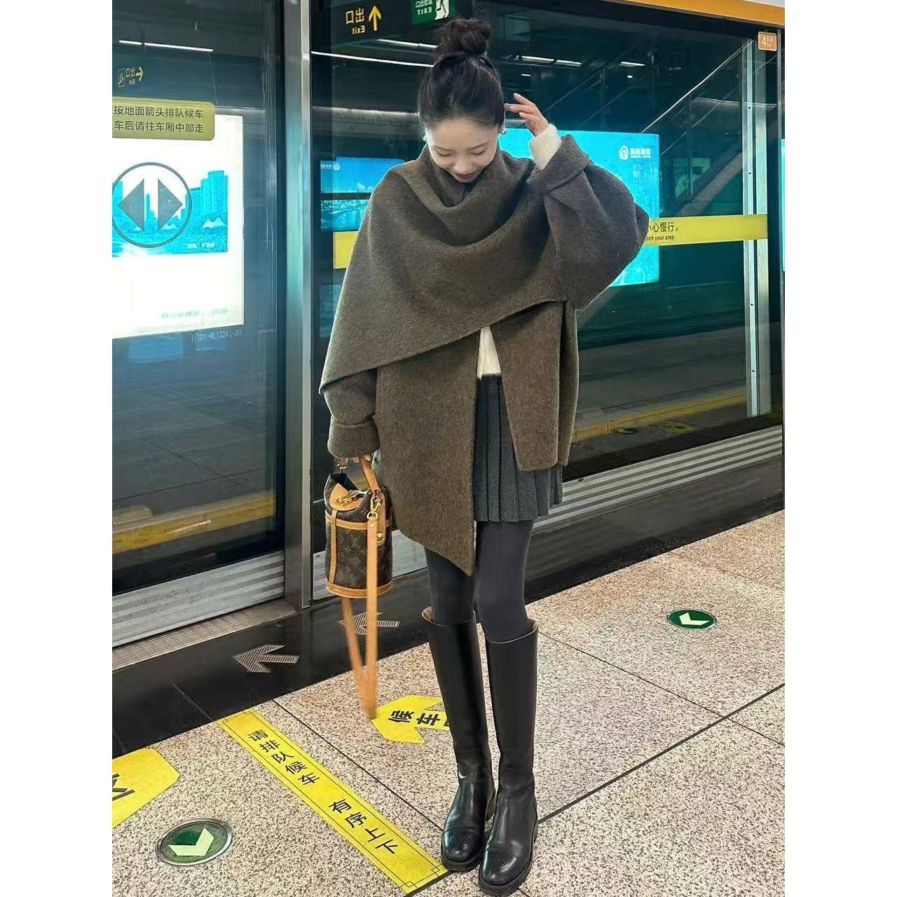 灰色围巾斗篷羊毛双面呢大衣2025冬咖色中长款韩版披肩毛呢外套女