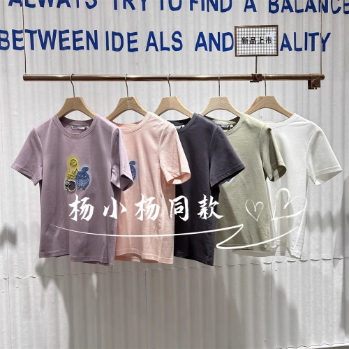 衣播商场女装简约宽松绣花上衣慵懒感圆领T恤BDS2YD2505梦回故里