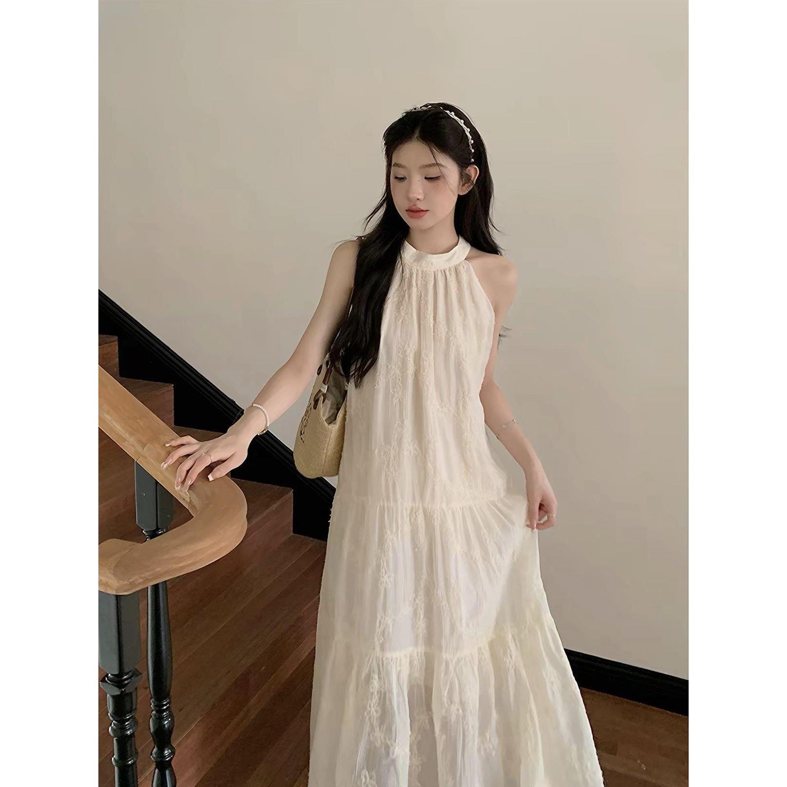 绝美挂脖法式露肩连衣裙女夏季2026新款无袖茶歇海边度假长款裙子