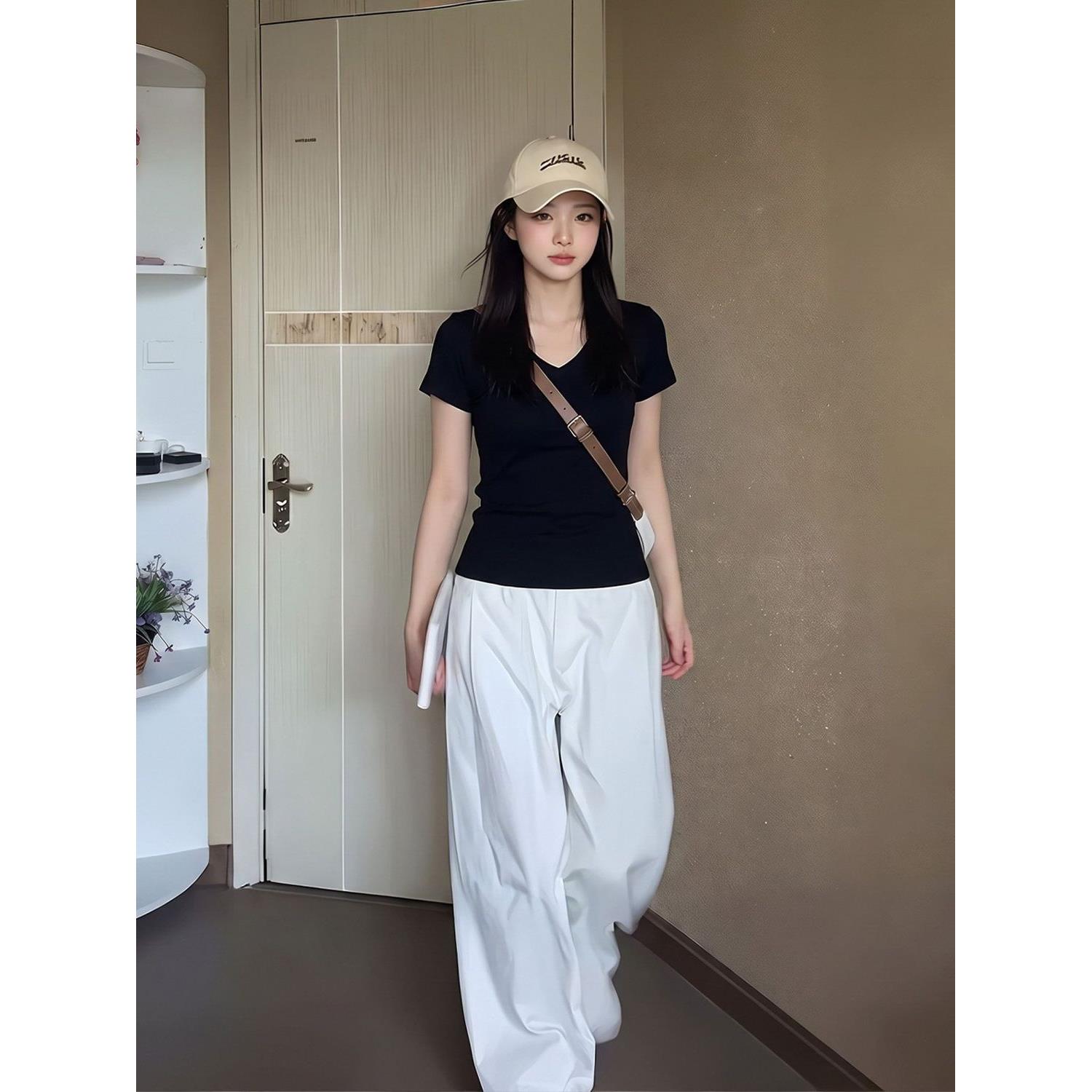 修身v领短袖t恤女黑色正肩2026新款显瘦夏季休闲慵懒穿搭半袖上衣