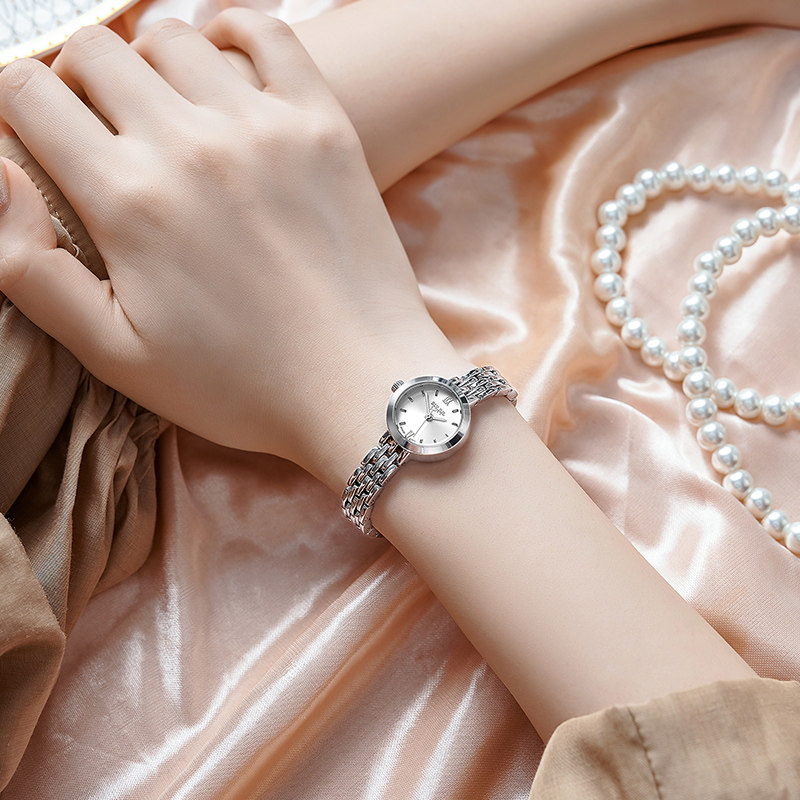 聚利时女士名牌手链表小表盘小巧钢带简约气质防水小众精致高级感