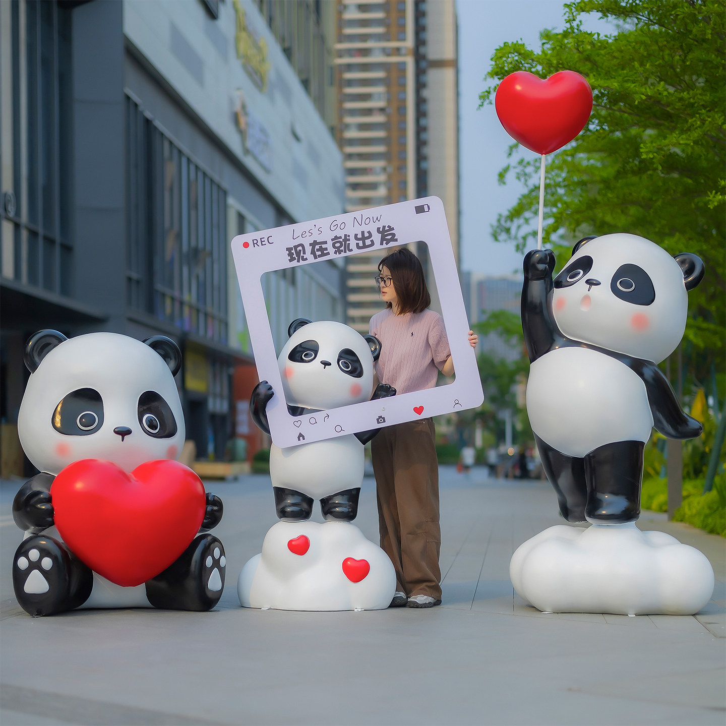 网红熊猫雕塑商场酒店门口美陈装饰公园学校景区地产草坪卡通摆件