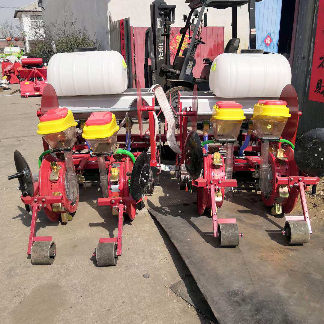 宏鑫四行棉花播种机 两垄四行花生膜上点播机 花生毛豆覆膜播种机