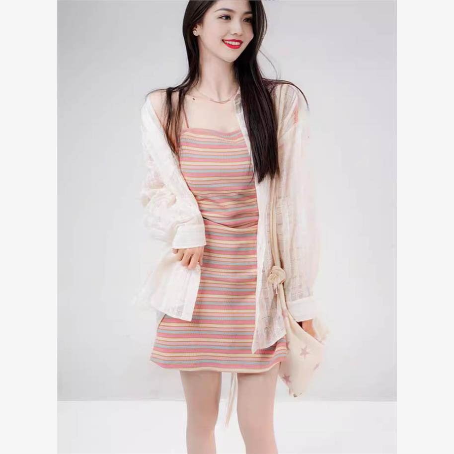 纯欲风彩虹条纹吊带连衣裙女夏季2024新款辣妹收腰气质包臀长裙子