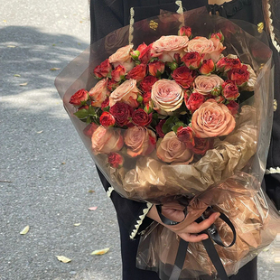 卡布奇诺玫瑰花束生日礼物鲜花快递同城北京上海配送女友全国花店