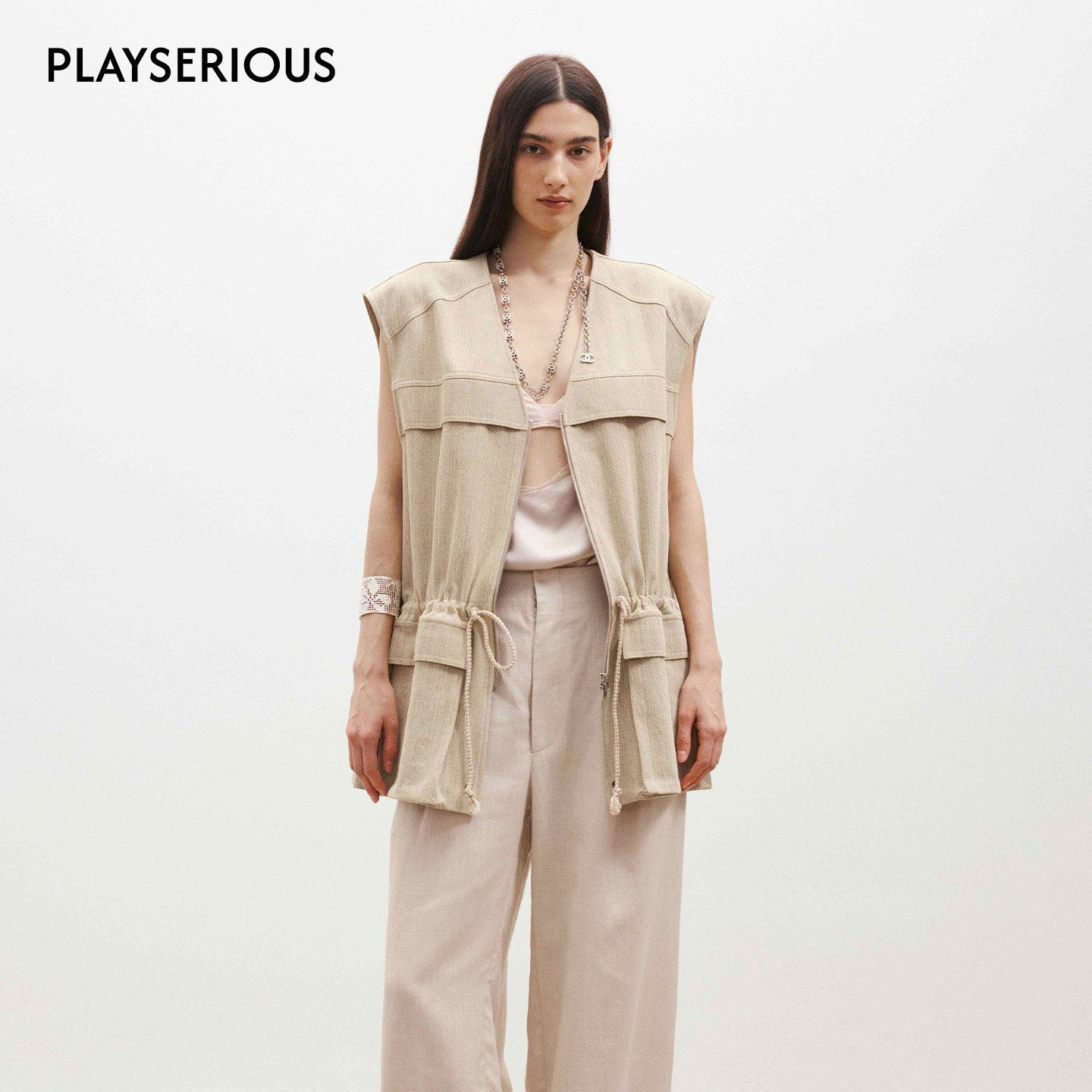 Medium Well 2026春季新款水洗立体贴袋抽绳马甲女休闲百搭款马甲,女装/女士精品,马夹,淘宝优惠券,粉丝福利购,淘宝优惠卷