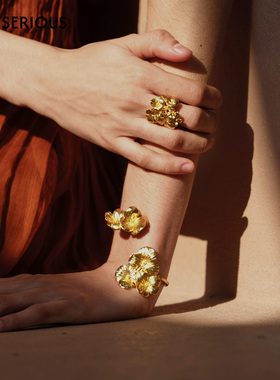 MONSECRET 2026春季新款错位交叠花卉开口手镯轻奢小众花朵造型