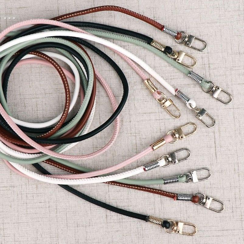 斜身挂绳皮革挂绳牛皮绳袋手机壳配件独立炼挂绳在妇女的模型