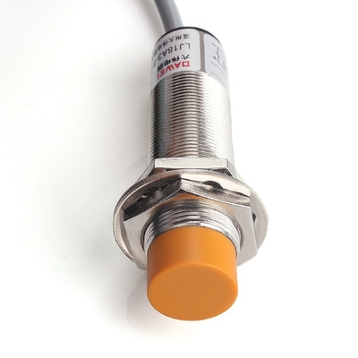 Vm18电感式接近感应开关lj18a3-8-zby常开pnp三线金属传感器10p1