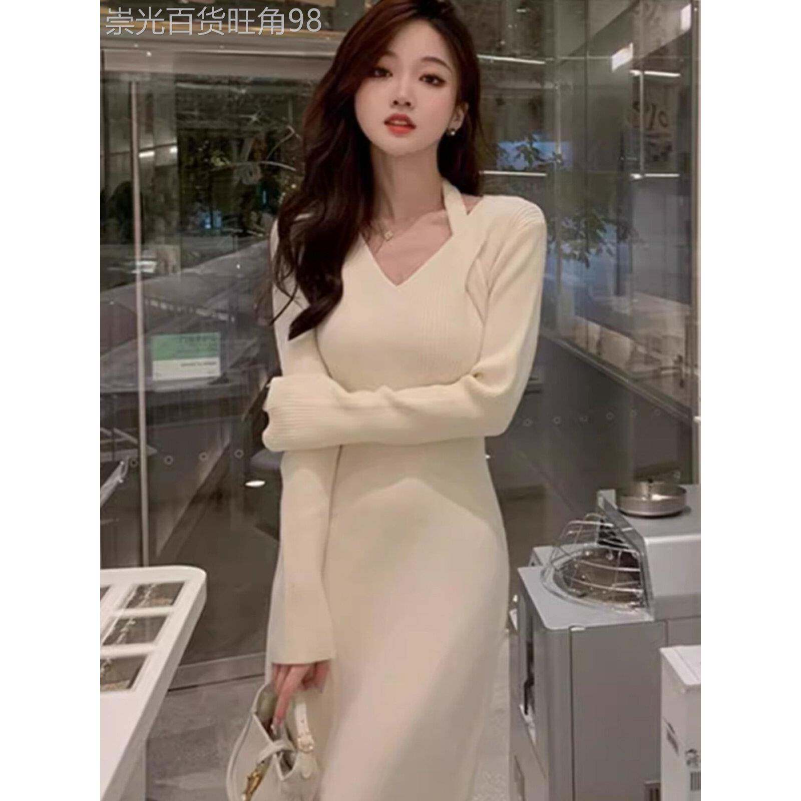 高级感配大衣针织连衣裙女秋冬新款修身显瘦v领毛衣内搭打底长裙