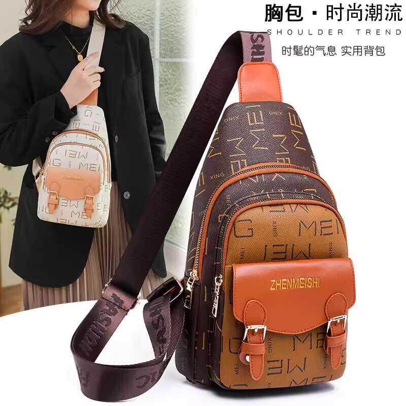香港女胸包潮牌斜跨单肩包软皮印花新款百搭女士胸前包时尚小揹包