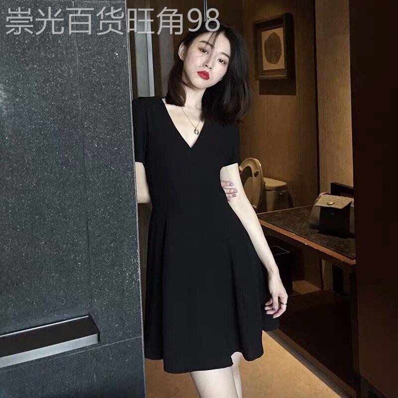 欧洲站2026夏季新款法式复古赫本小黑裙高级感显瘦V领黑色洋装