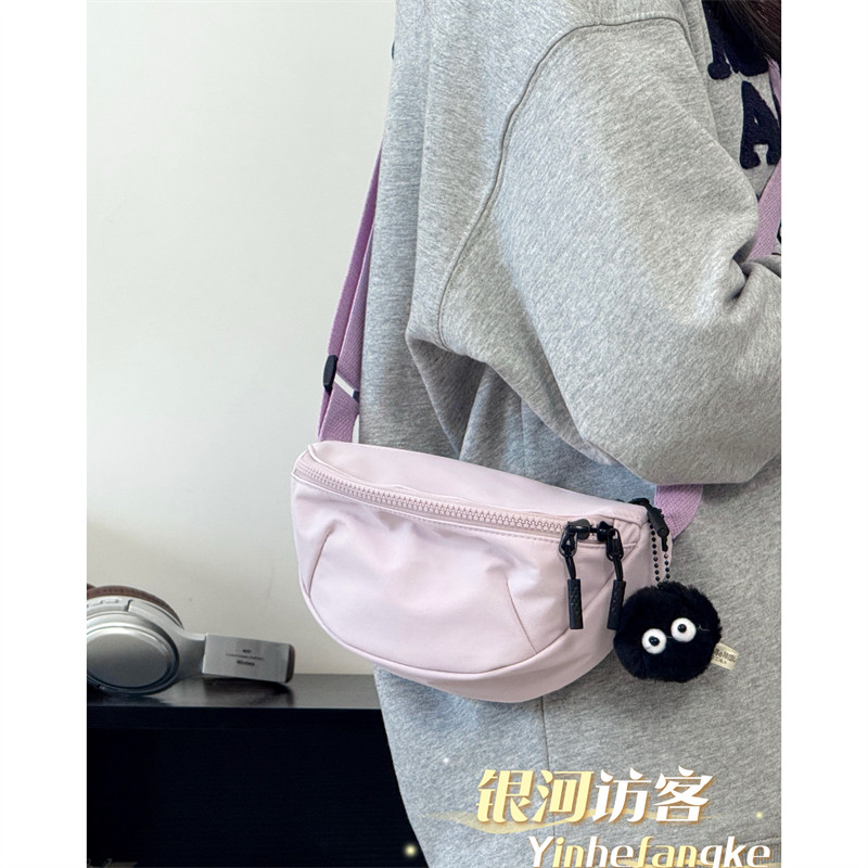 新款复古斜挎小包饺子包小众设计休闲迷你胸包外出轻便百搭手机包