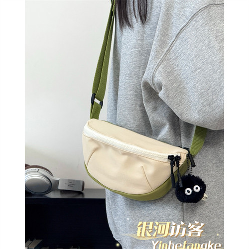 小众设计休闲迷你胸包外出轻便百搭手机包新款复古斜挎小包饺子包