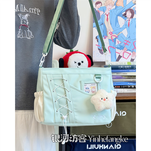 日系ins风小众设计两面痛包女二次元休闲少女包包学生百搭斜挎包