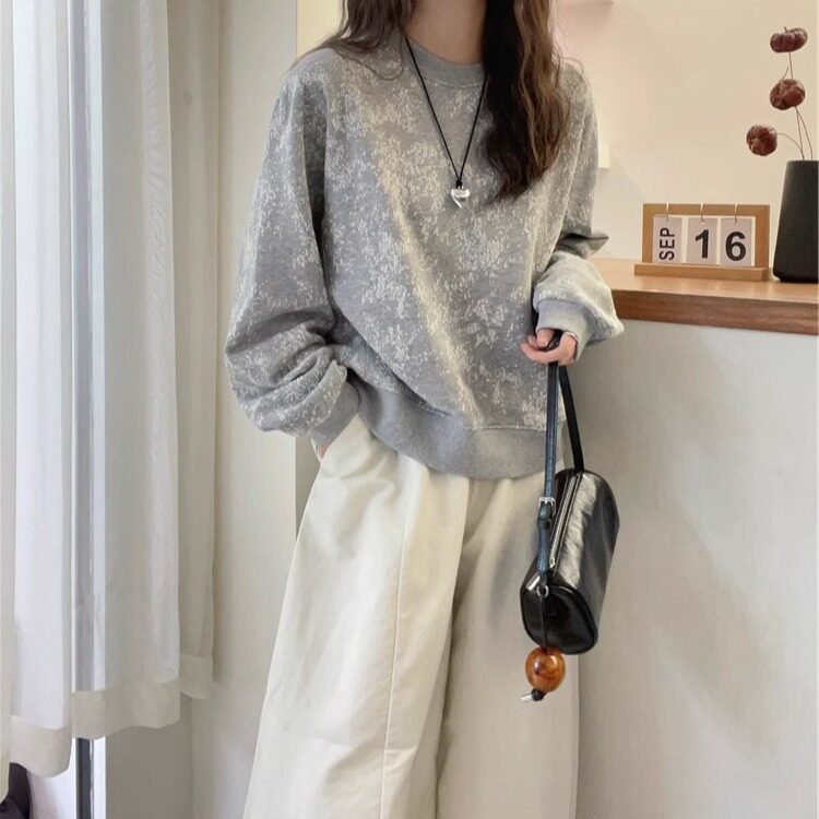 休闲时尚圆领长袖套头卫衣女秋季新款宽松显瘦百搭今年流行的上衣