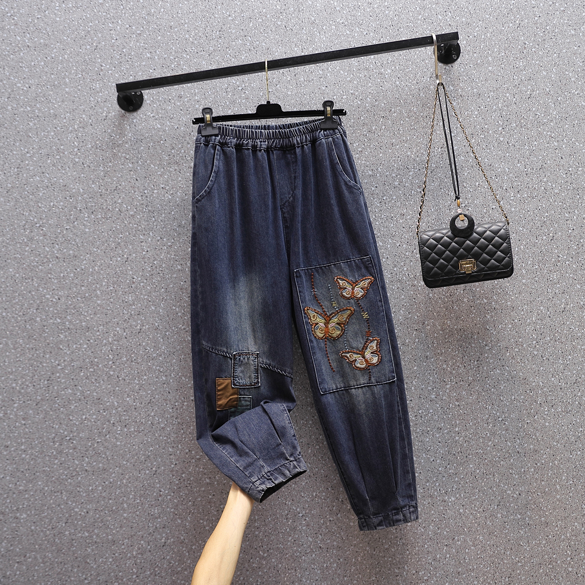 欧货个性蝴蝶刺绣牛仔裤女秋装大码胖mm松紧腰宽松遮肉哈伦老爹裤