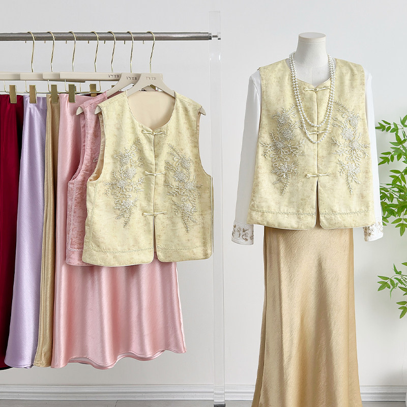 年轻款新中式钉珠刺绣马甲内搭打底衫女春秋醋酸缎面半身裙三件套,女装/女士精品,时尚套装,淘宝优惠券,粉丝福利购,淘宝优惠卷