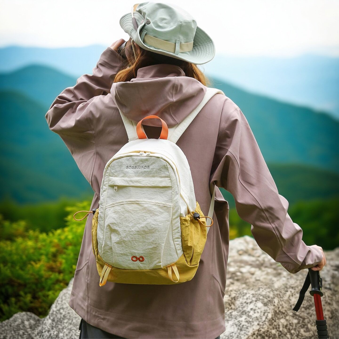 女士轻便薄款撞色户外旅行双肩包