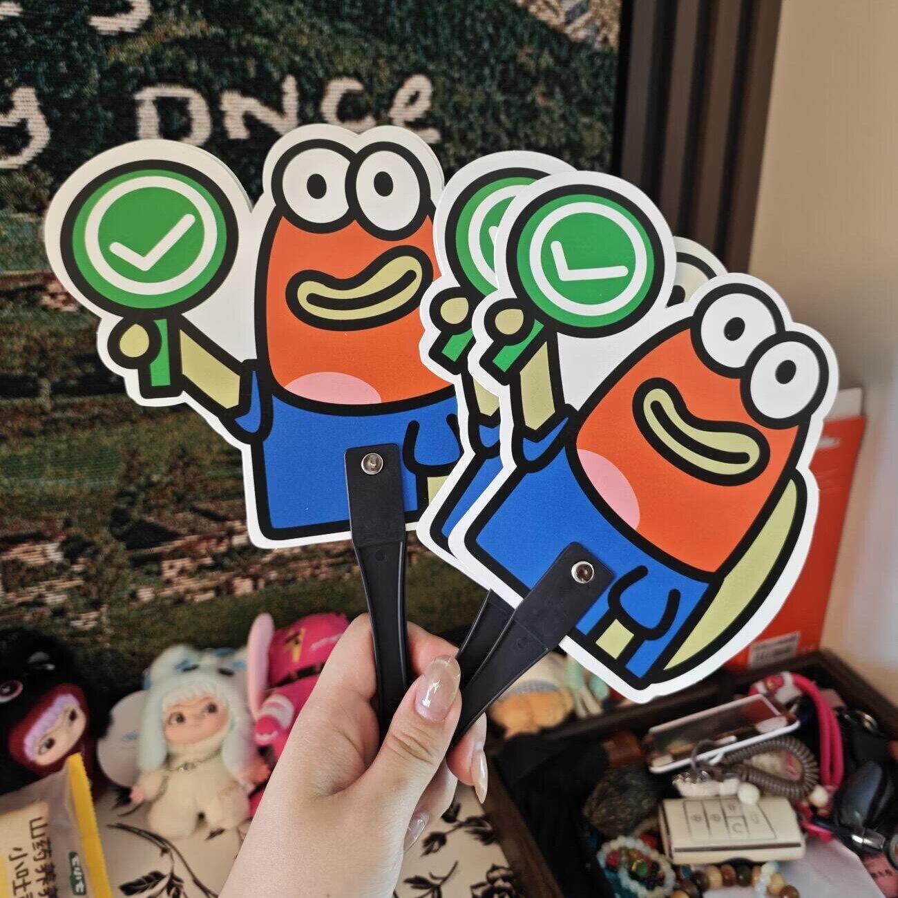 比奇堡对错扇便携式手摇扇夏季驱蚊纳凉扇异形清凉扇高颜值随身扇