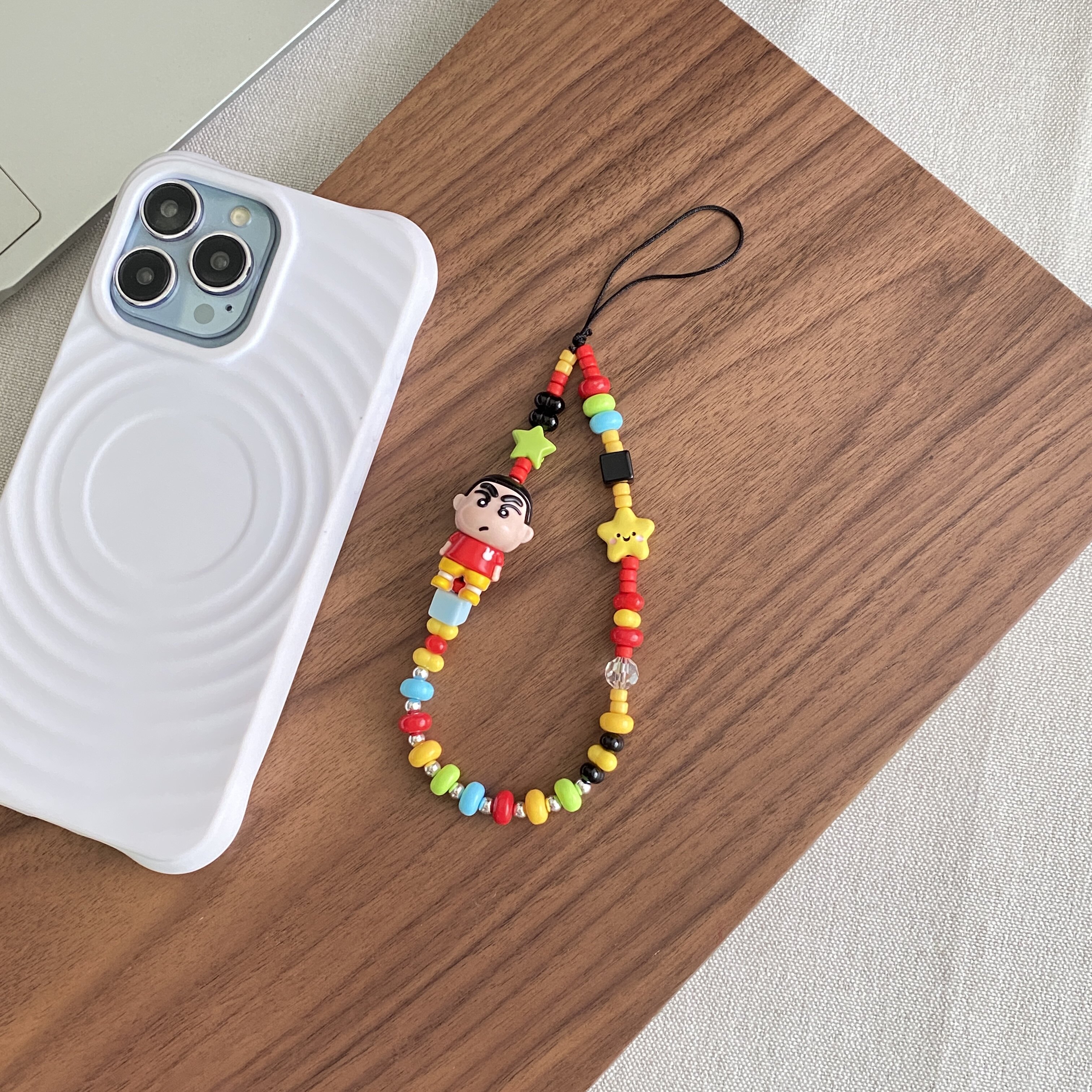 星星蜡笔小新手机链卡通手机挂绳新款可爱相机挂链短款ccd挂件高级感手工珠串链绳网红创意吊坠个性防摔链条