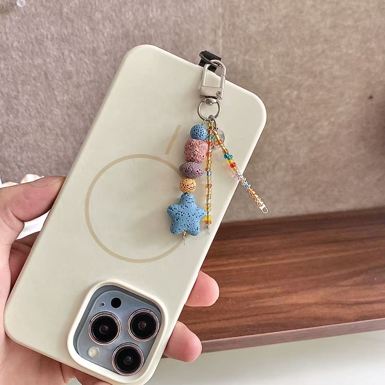 金洋壳手机挂件短款新品促销
