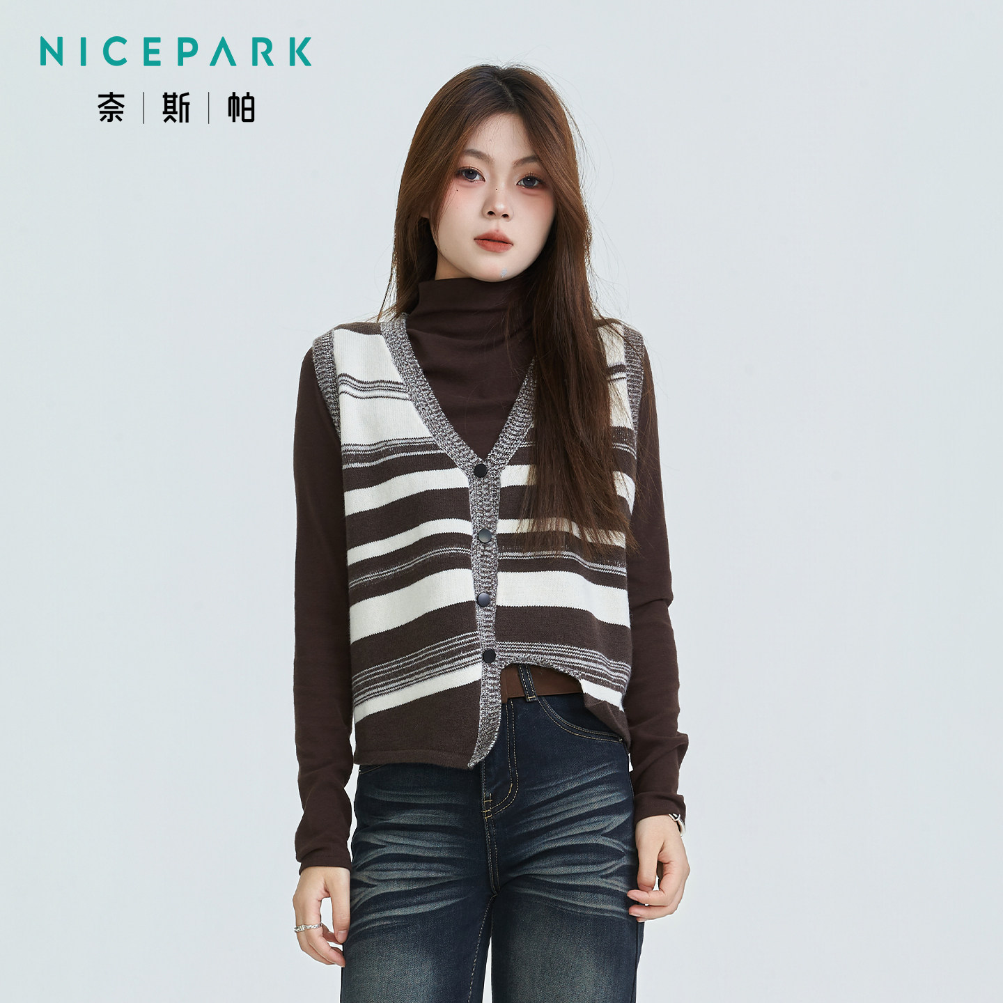 奈斯帕2025秋冬新款撞色显瘦半高领打底上衣条纹V领马甲两件套女,女装/女士精品,时尚套装,淘宝优惠券,粉丝福利购,淘宝优惠卷