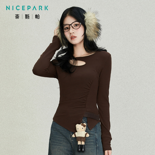 奈斯帕2025冬季新款辣妹风镂空加绒长袖女显瘦百搭气质开叉打底衫