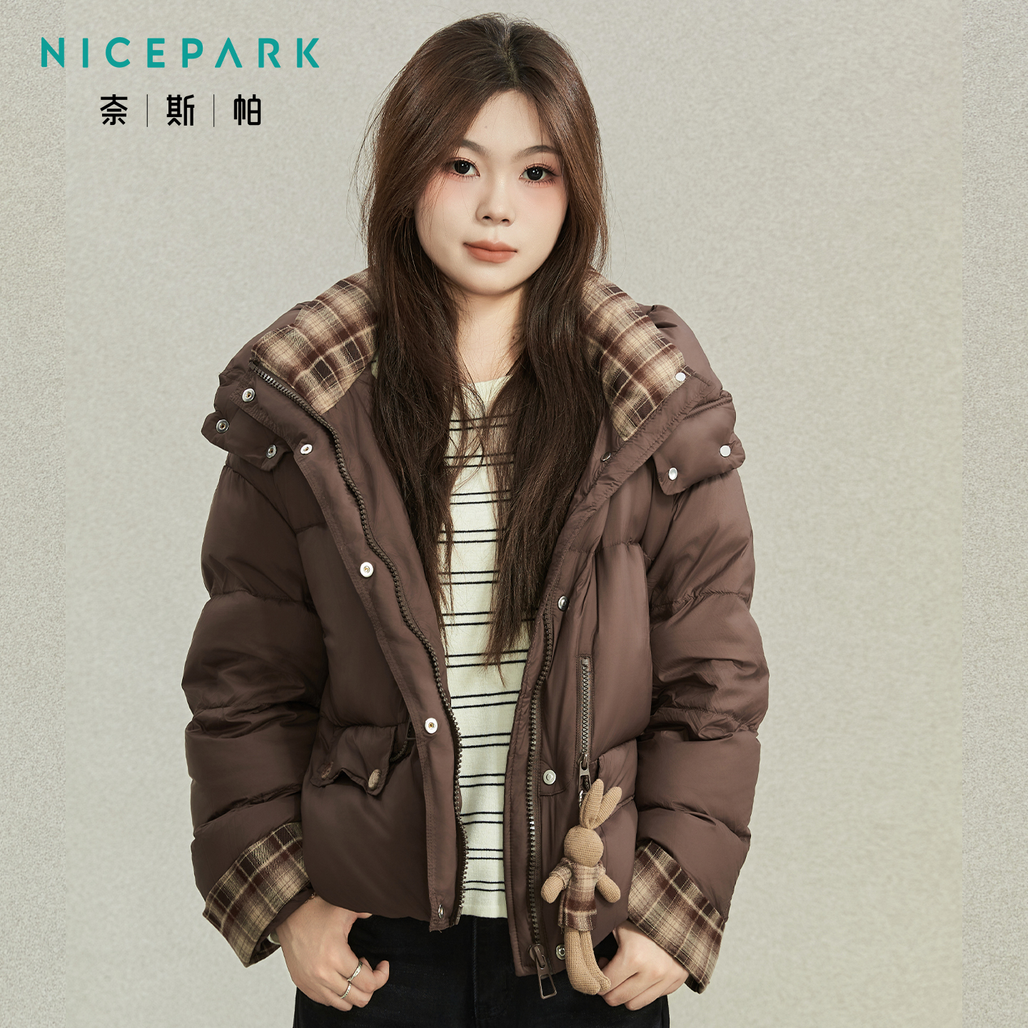 奈斯帕2025羽绒服女款冬季新款连帽拼接格纹女气质高级感加厚外套